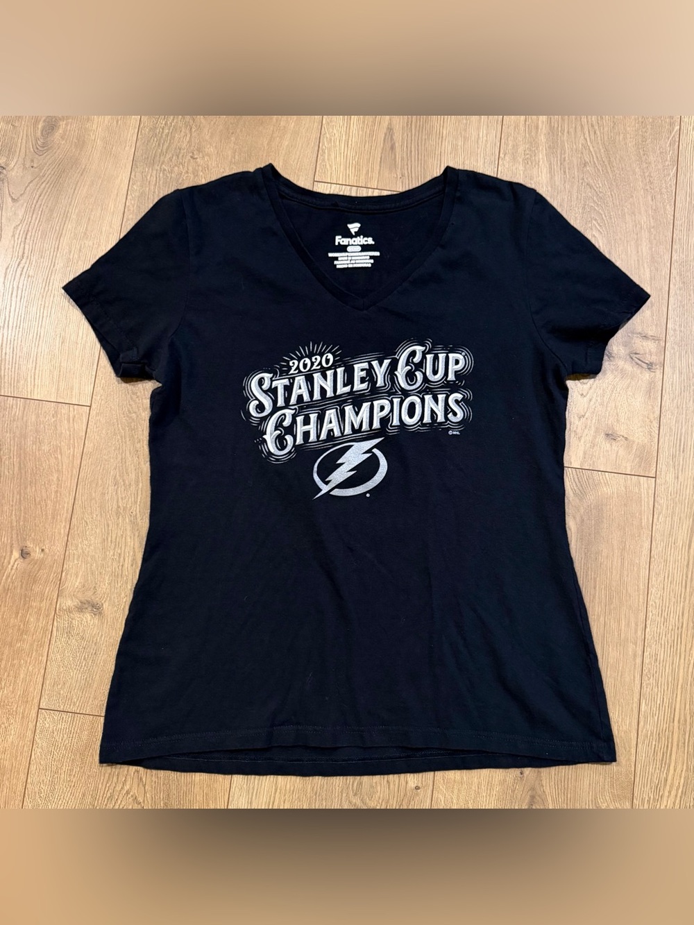 Fanatics Tampa Bay Lightning 2020 Stanley Cup Champs Black V-Neck Women's Tee S
